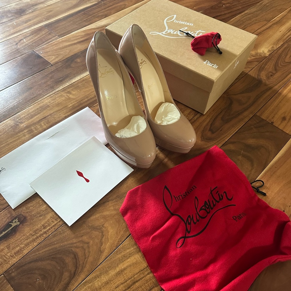 Christian Louboutin Bianca in nude